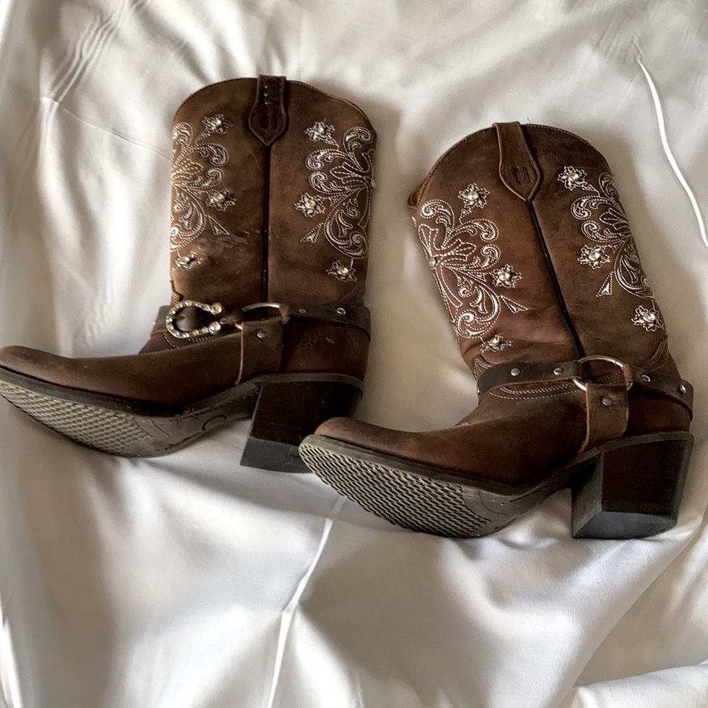 Leather brown cow girl boots size 6 in USA and 25 in Mexico